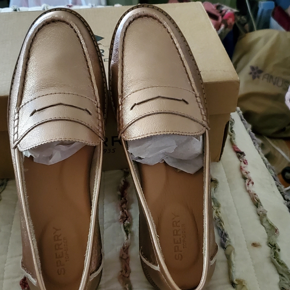 Womens Sperry rose gold loafers - Picture 1 of 5